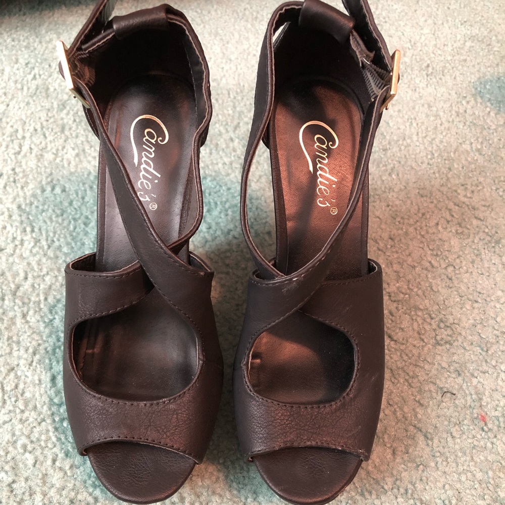Candie’s black wedge sandals
